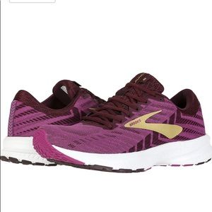 burgundy brooks shoes